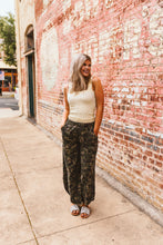 Load image into Gallery viewer, The Dawson Top in Butter Yellow