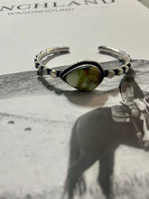 Load image into Gallery viewer, The Utopia Cuff