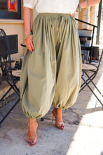 Load image into Gallery viewer, The Wade Bottoms