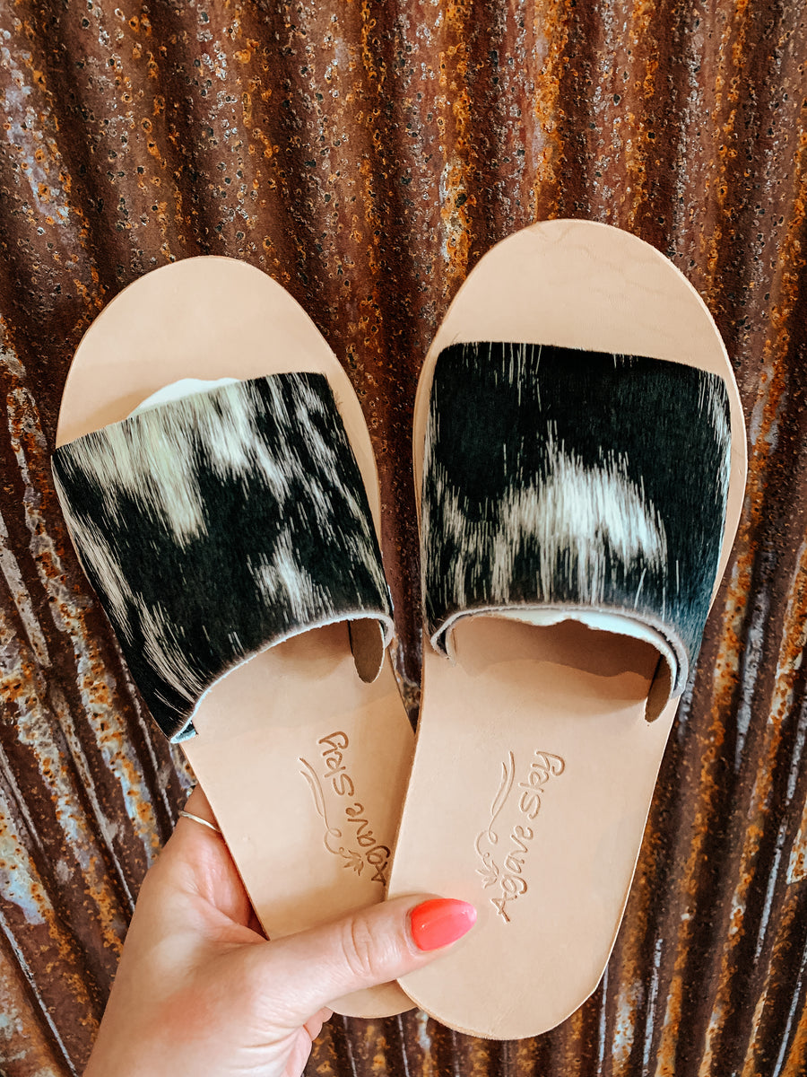 The Yuma Cowhide Sandals in Salt and Pepper Punchy Vaquera