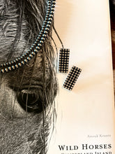 Load image into Gallery viewer, The Pearl Earrings