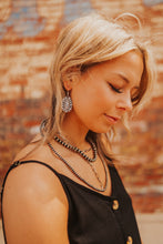 Load image into Gallery viewer, The Suvi Cluster Earrings
