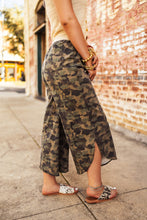 Load image into Gallery viewer, The Hideaway Jeans
