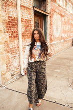 Load image into Gallery viewer, The Hideaway Jeans
