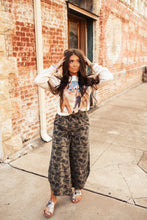 Load image into Gallery viewer, The Hideaway Jeans
