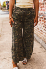 Load image into Gallery viewer, The Hideaway Jeans
