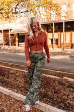 Load image into Gallery viewer, The Saddle Breeze Cropped Hoodie in Baked Clay
