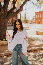Load image into Gallery viewer, The Brantley Top in White
