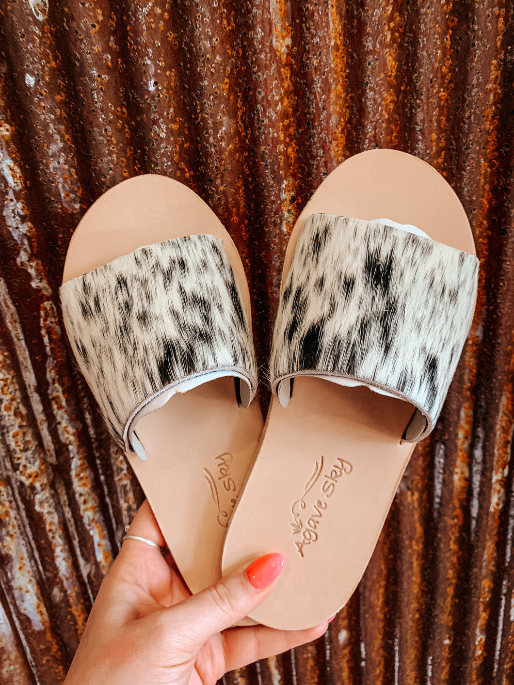 The Yuma Cowhide Sandals in Salt and Pepper