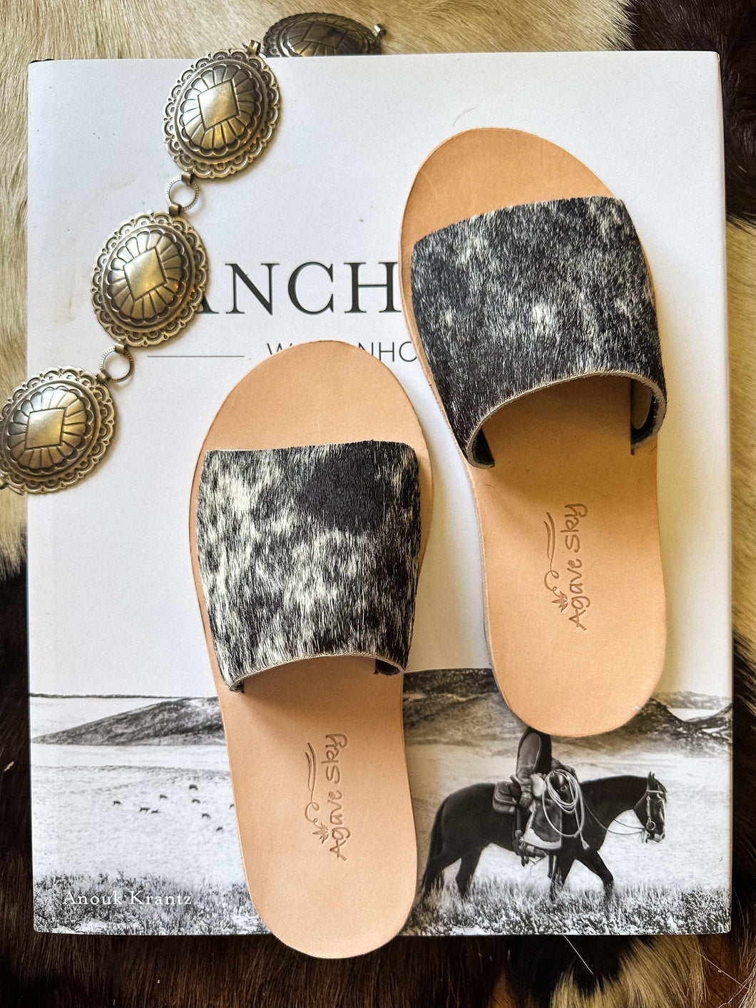 The Yuma Cowhide Sandals in Salt and Pepper