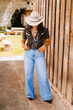 Load image into Gallery viewer, The Shorty Top in Black
