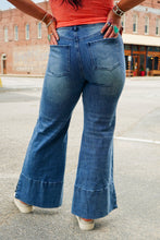 Load image into Gallery viewer, The Dolly Jeans
