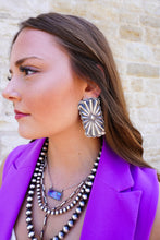 Load image into Gallery viewer, The Bowen Earrings
