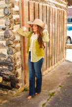 Load image into Gallery viewer, The Ditsy Daisy Stripe Pearl Snap
