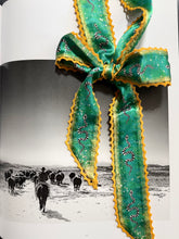 Load image into Gallery viewer, Slither Twilly
