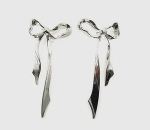 The Wavy Bow Studs