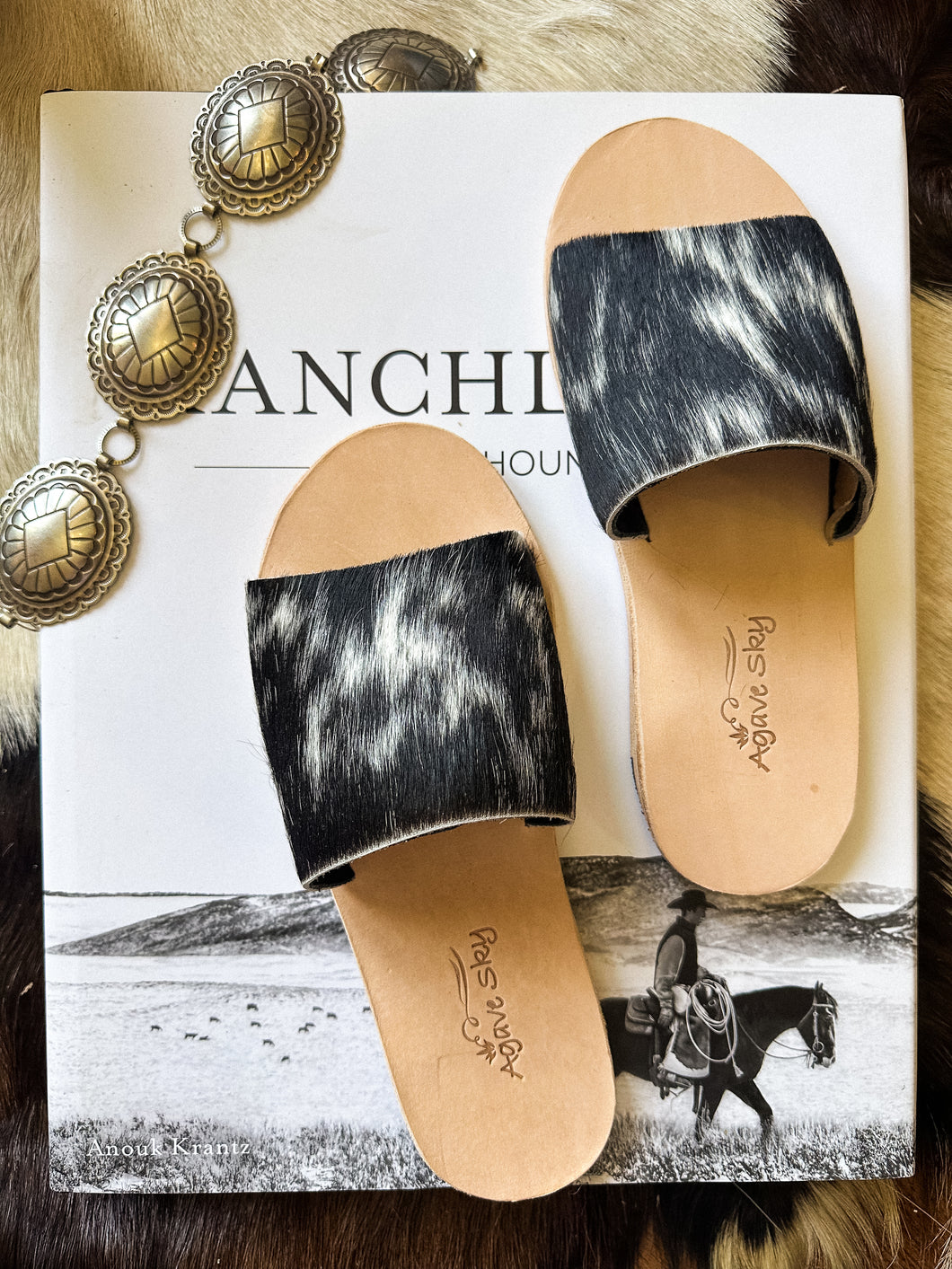 The Yuma Cowhide Sandals in Salt and Pepper
