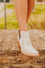 Load image into Gallery viewer, The Dixon Boots in Cream
