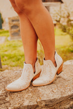 Load image into Gallery viewer, The Dixon Boots in Cream
