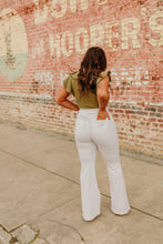 Load image into Gallery viewer, The Brynlee Jeans in White
