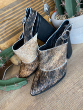 Load image into Gallery viewer, The Manola Cowhide Slingback
