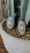 Load image into Gallery viewer, Faux Oval Concho Studs
