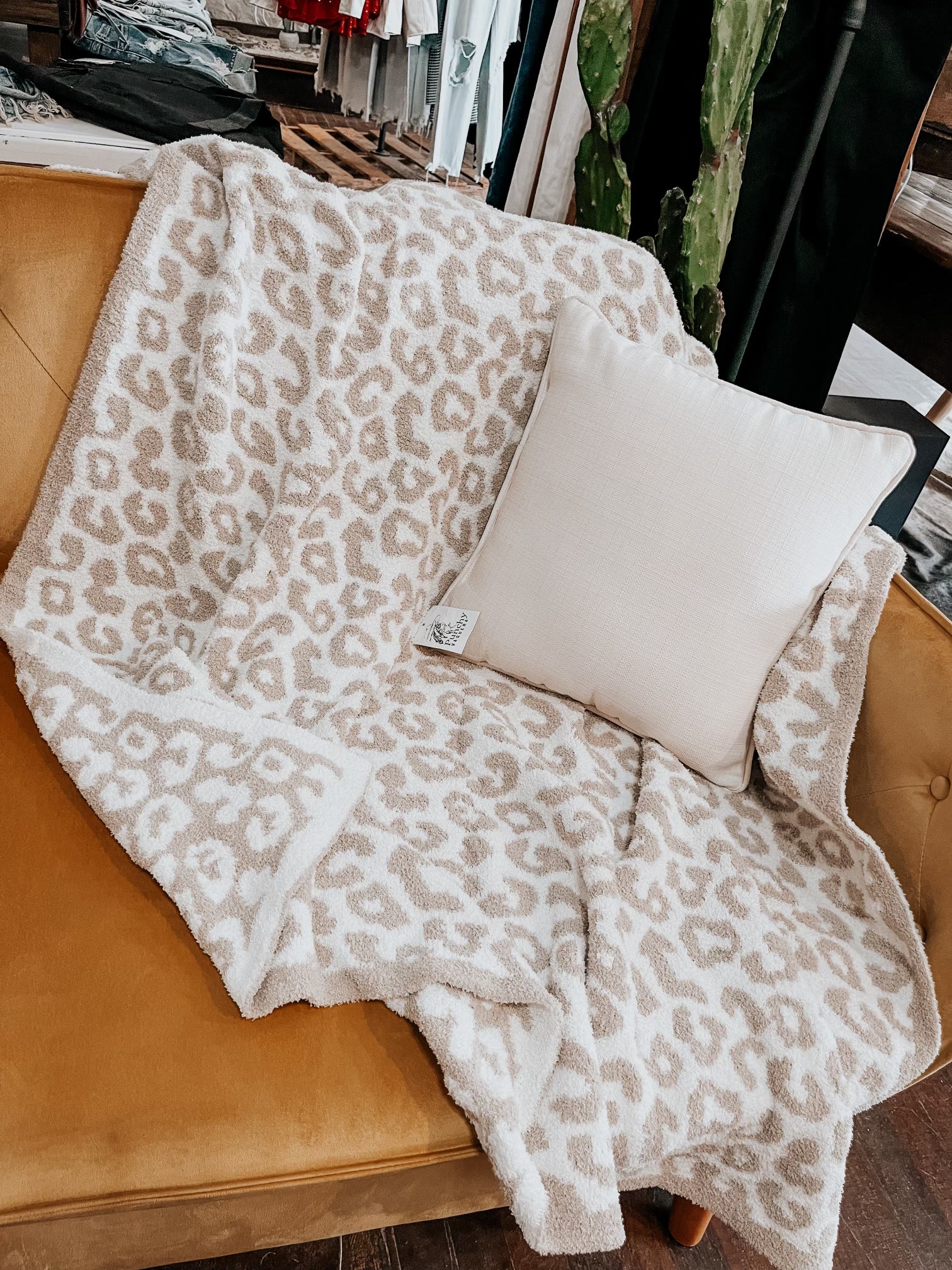 Beige Leopard Blanket Punchy Vaquera